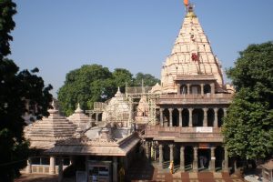 Shri_Mahakaleshwer_Temple_-_panoramio